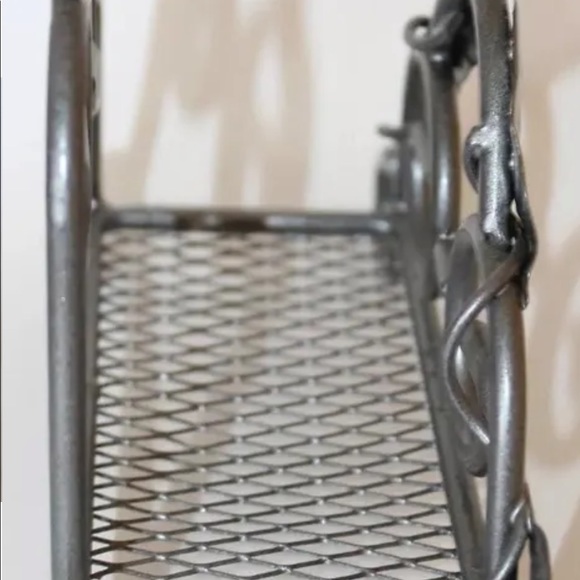 Wrought Iron Table Napkin Holder Leaves Design - Picture 6 of 6